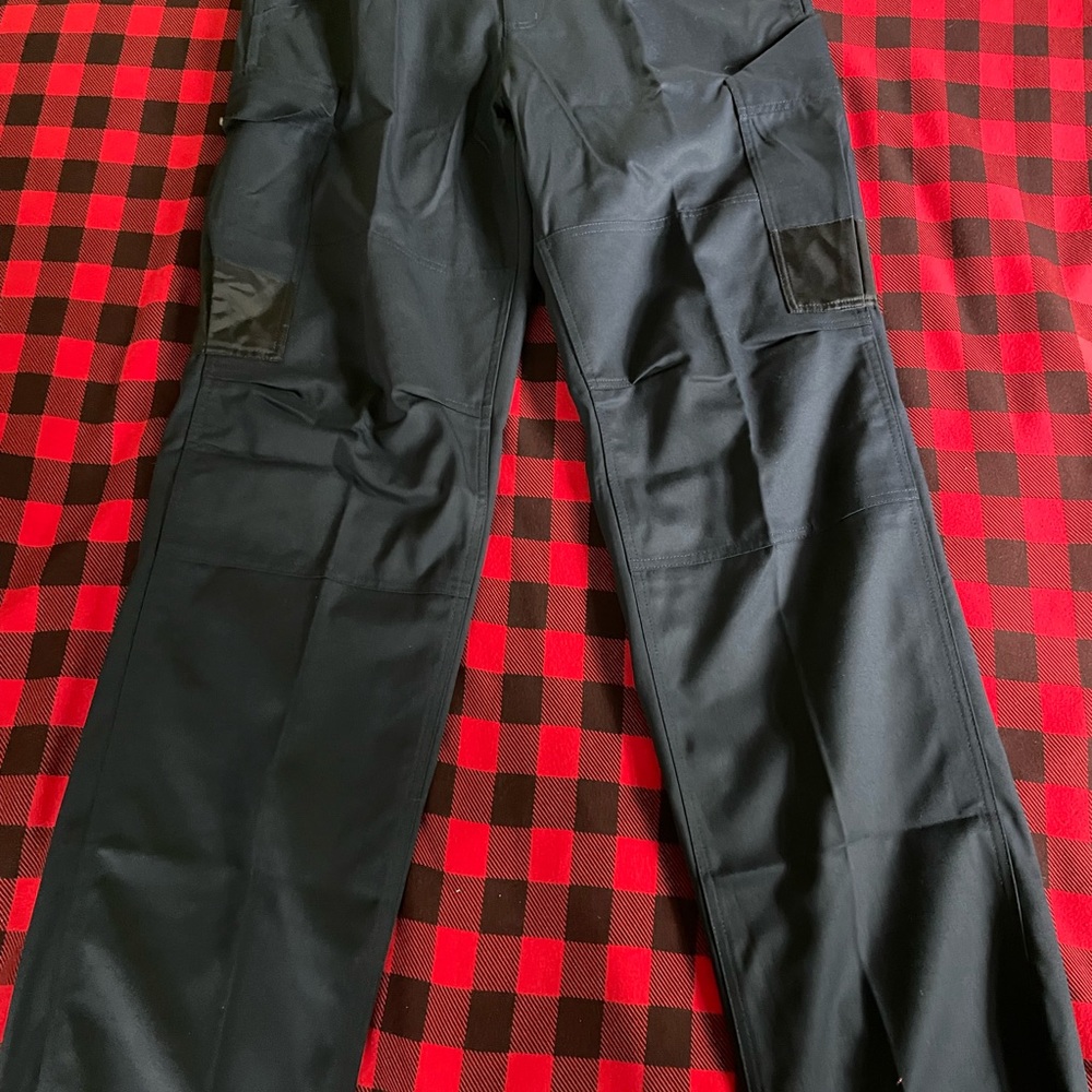 Men’s Cintas cargo work pants $13